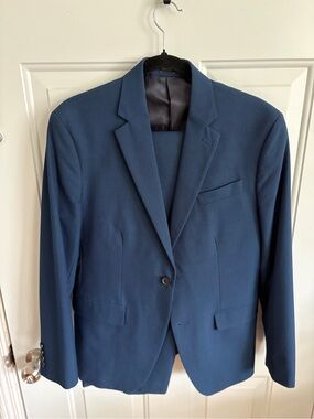 Tailored Men's Navy Blue Single-Button Suit Jacket